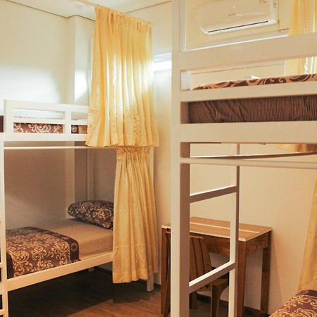 Rion Hostel Bogor Extérieur photo