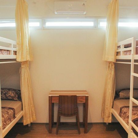 Rion Hostel Bogor Extérieur photo