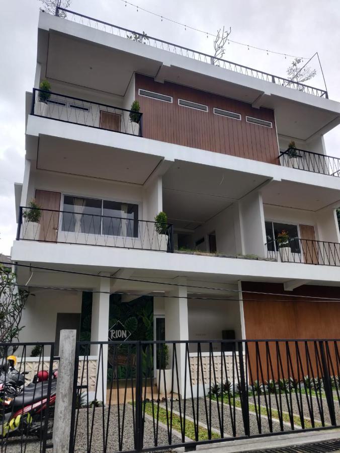 Rion Hostel Bogor Extérieur photo