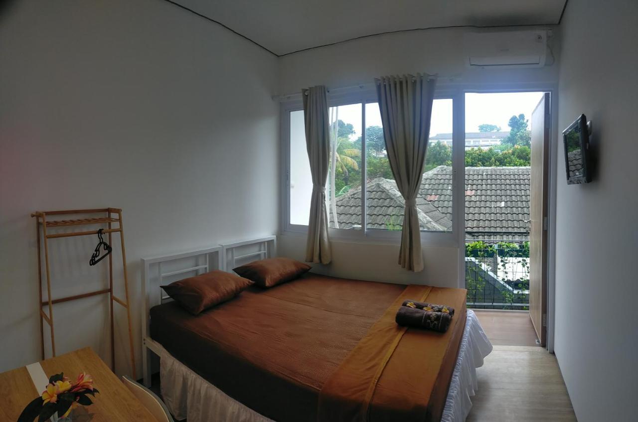 Rion Hostel Bogor Extérieur photo