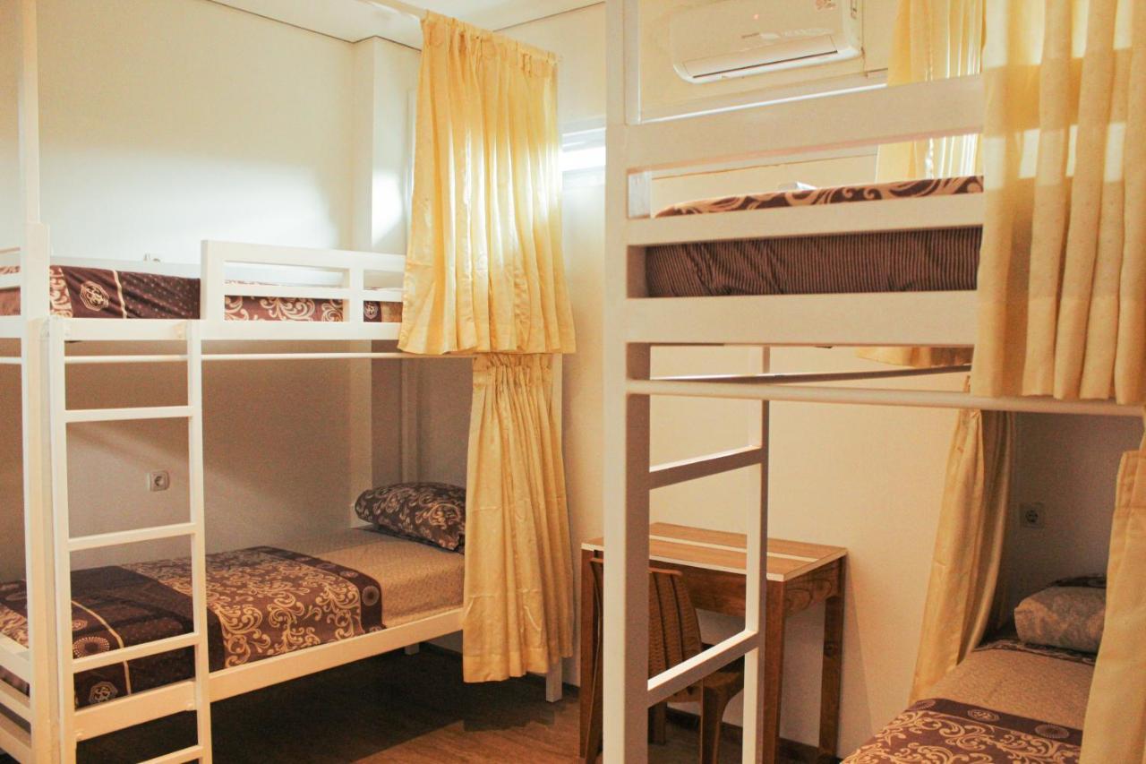 Rion Hostel Bogor Extérieur photo