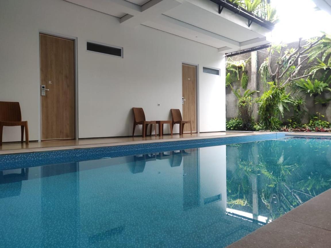 Rion Hostel Bogor Extérieur photo