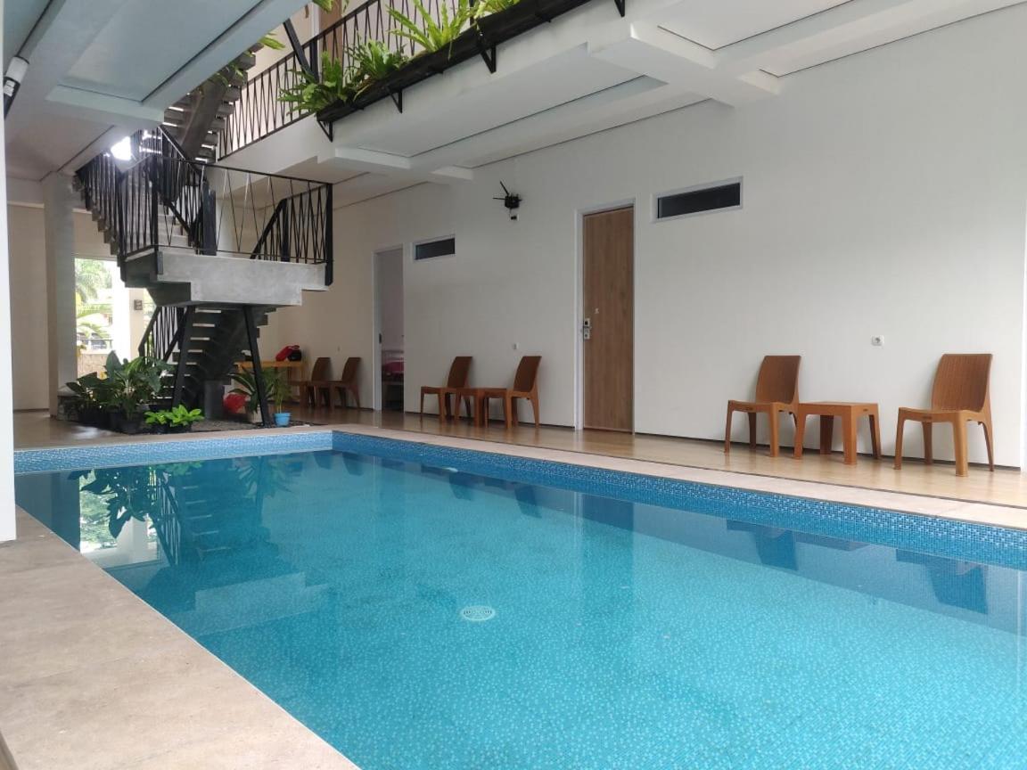 Rion Hostel Bogor Extérieur photo