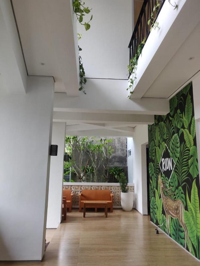 Rion Hostel Bogor Extérieur photo