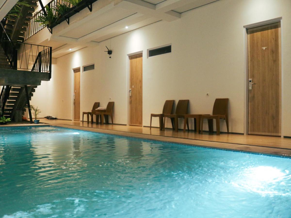 Rion Hostel Bogor Extérieur photo