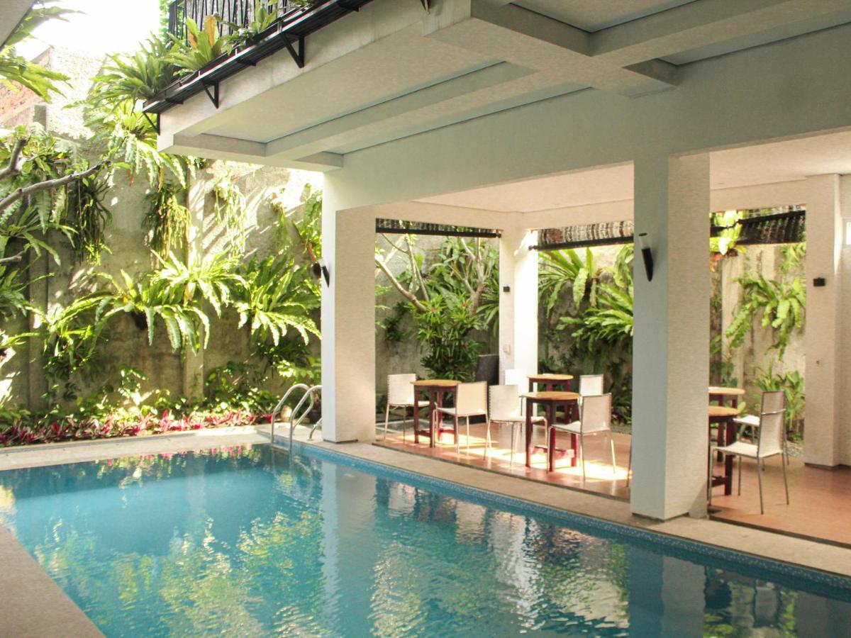 Rion Hostel Bogor Extérieur photo