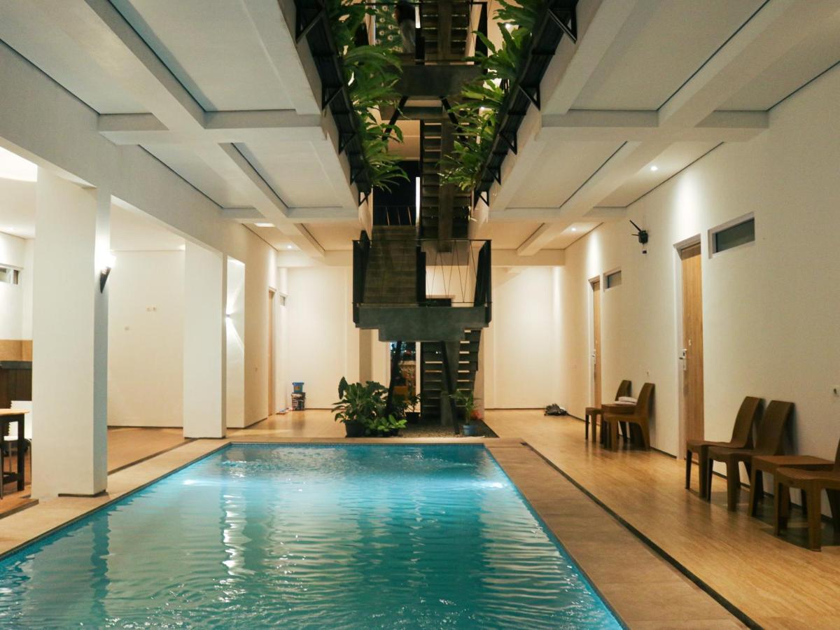 Rion Hostel Bogor Extérieur photo