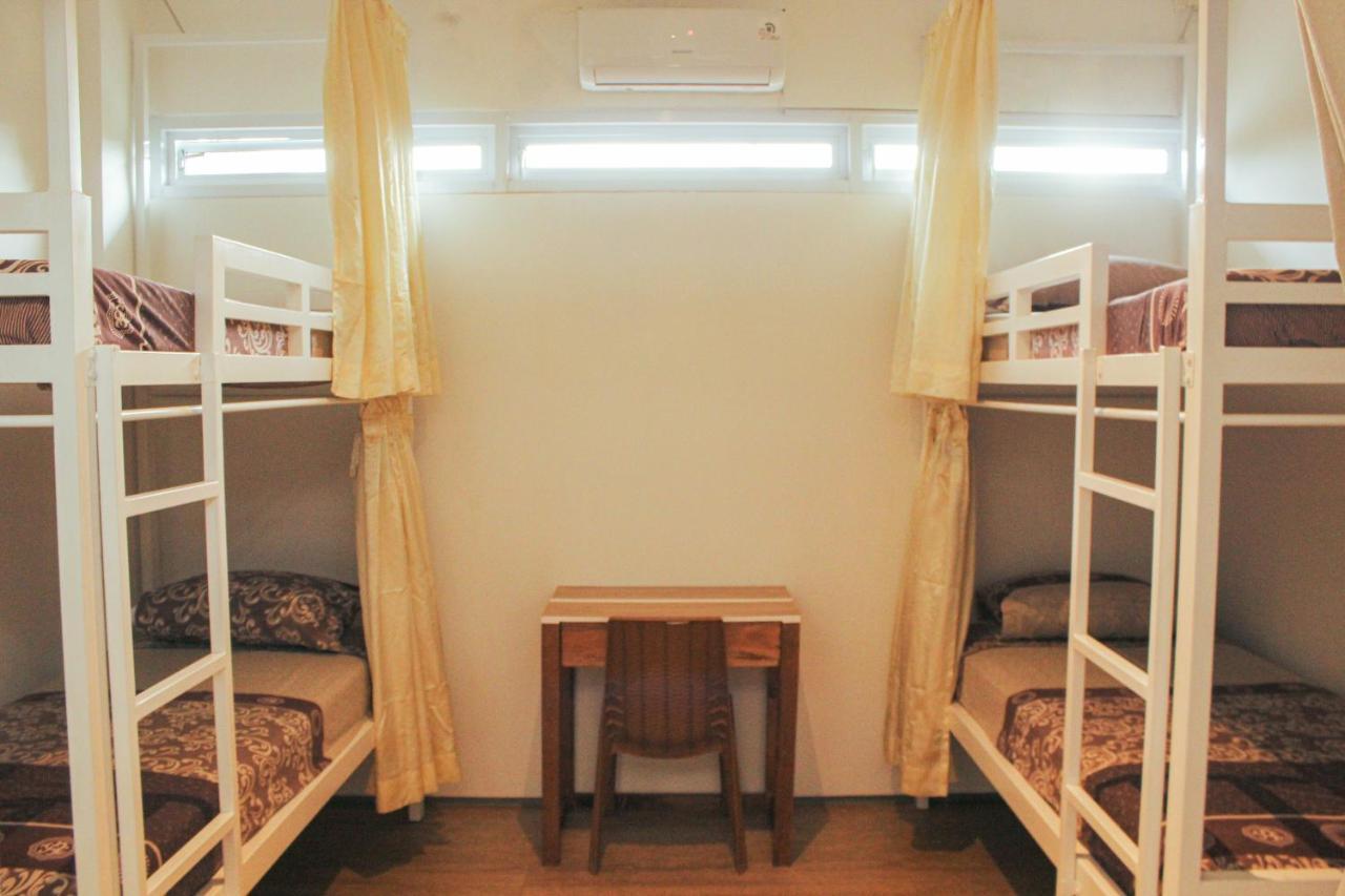 Rion Hostel Bogor Extérieur photo