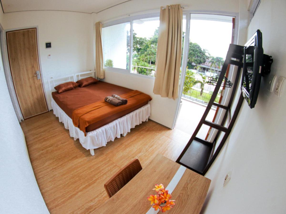 Rion Hostel Bogor Extérieur photo