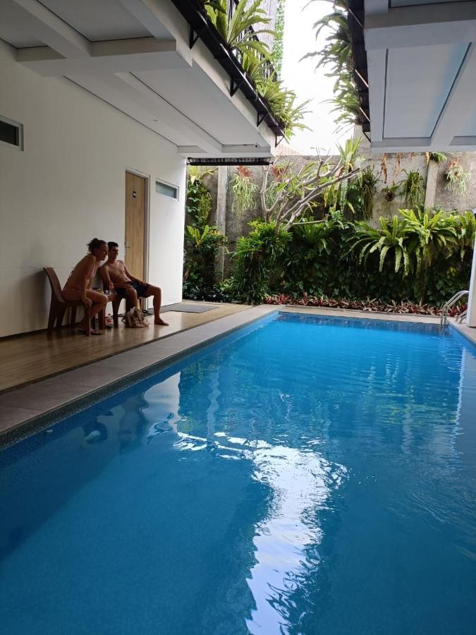 Rion Hostel Bogor Extérieur photo